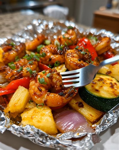 Sweet, tangy, and perfectly balanced—these Teriyaki Shrimp and Pineapple Foil Packets are an easy weeknight dinner with big flavor. Juicy shrimp, caramelized pineapple, and veggies cook together in a savory-sweet sauce for a meal that tastes like summer. .............. Full Recipe in Coʍmеոτ 💬 | Donerecipe by Sarah