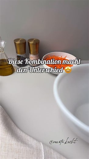 🍊 ROTKOHLSALAT mit Orangendressing 🍊 Frisch, knusprig und voller Power ist dieser bunter Salat 🤩 Gerne speichern für später und vorbei schauen für mehr einfache Ideen ✨ Zutaten: Rotkohl Karotten Rote Zwiebel Granatapfelkerne Mais Frischer Dill Dressing: Orangensaft (frisch gepresst) Honig Salz Öl #salatliebe #rotkohl #rotkohlsalat #einfacherezepte #kalteküche | Renata Milotínská