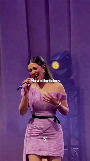 Live perform ' Raisa