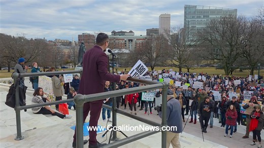 At Today's Indivisible RI Protest at The Rhode Island State House, House Representative David Morales for Providence Mayor Discussed the Future of U.S. Immigration and Customs Enforcement (ICE) in Rhode Island ... Specifically, The Wyatt Detention Center. Support Independent Media! A Subscription keeps us out on the road every day, bringing you coverage of events like this! Just .99 cents/Month https://www.facebook.com/po.taxpayer/subscribe/ AMOR RI - Alianza para Movilizar Nuestra Resistencia P