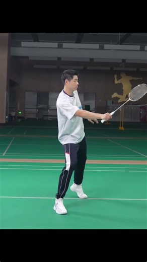 Instructions for hitting a powerful badminton shot.#badminton #badmintontraining #badmintonplayer