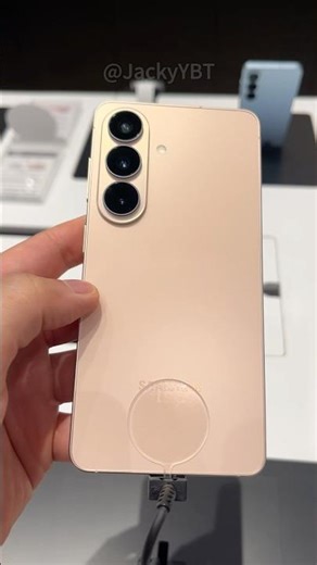 Samsung Galaxy S26 Pink Gold first look! #samsung #samsunggalaxys26 #pinkgold