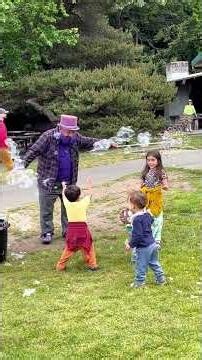 Garry “Bubble man” Golightly in Seattle