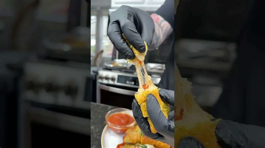 Pepperoni pizza rolls