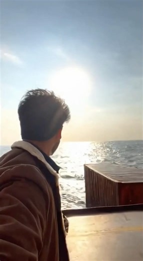 Samundar ke beech mili duniya ki sabse mehangi mechanical clock container?! 😱 #shorts