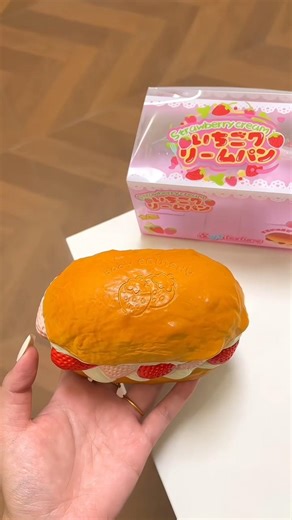 #asmr #unboxing #asmrsounds #asmrvideo #squishy #satisfying #squishysounds #stressrelief cr: 佳麻佳辣 🥄