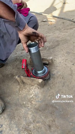 How to Repair a Hydraulic Jack