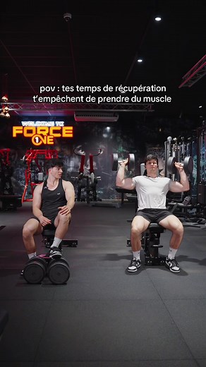 Temps de récupération et prise de muscle : combien récupérer en salle ?