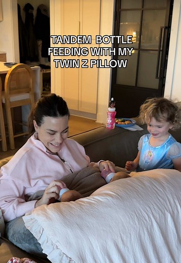 Tandem Bottle Feeding Tips for Newborn Twins