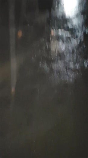 Hindi na madaanan ang ilang kalsada sa Brgy. Toclong sa Imus, Cavite matapos malubog sa baha dulot ng Bagyong #KristinePH. Ayon sa uploader, umapaw na ang ilang ilog sa lugar. #News5 🎥: Adriel Samson Nave | News5