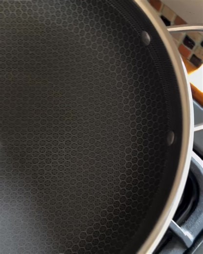 Gordon Ramsay and more than 900,000 home cooks swear by HexClad cookware. Here's why... Their genius hybrid technology combines the best parts of stainless steel, cast iron, and nonstick into one genius pan. 🔥 ✔️ Non-stick for easy cleaning ✔️ Even heat distribution ✔️ Sears to perfection ✔️ Dishwasher-safe ✔️ Oven-Safe ✔️ Lifetime Warranty ✔️ Free Shipping | HexClad