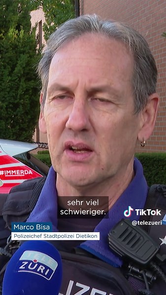 Teenies mit frisierten E-Rollern: Dietiker Polizei fordert strengere Regeln 🛴 Sie sind zu jung, haben keine Prüfung und ihre Gefährte sind frisiert. Immer mehr Teenager sind illegal mit E-Scootern und -Rollern unterwegs. Die Polizei macht vermehrt Kontrollen und fordert strengere Gesetze. #telezüri #zürinews #news #aktuell #trottinett #roller #scooter #dietikon #polizei #gesetz