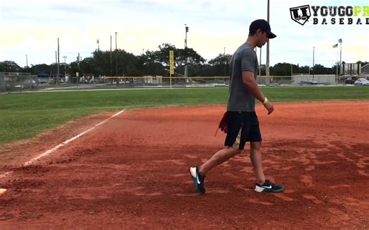 『棒球教学』你会不会守三垒啊···#说的好像会了就不怕球似的（献给怕球的你······和我）