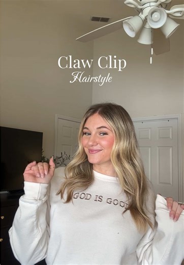 If you love a claw clip, this one is for you 🤍❄️ #hairtutorial #easyhairstyles #clawcliphairstyles
