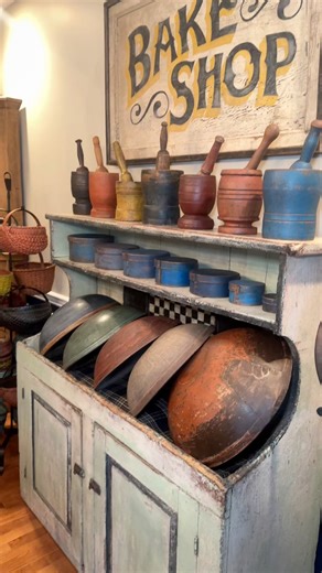 If there is one thing for certain, this girl needs some color! Dee Collier is drawn to painted pieces—wooden bowls, mortar and pestles, mini pantry boxes, baskets, advertising, and general store finds. You name it, she loves it. We cannot wait for you to see her incredible collections inside the Spring 2026 issue of A Primitive Place Magazine. These are some of the best painted pieces we have ever featured! #APrimitivePlaceMagazine #PrimitiveDecor #PaintedAntiques #AntiqueCollectors #EarlyAmeric