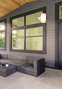 Baña de luz tus muros y dales ese estilo tan increíble que juega con toda tu decoración, aunque sean exteriores. Conoce los detalles de nuestra luminaria aquí: https://bit.ly/317B7au | Calux