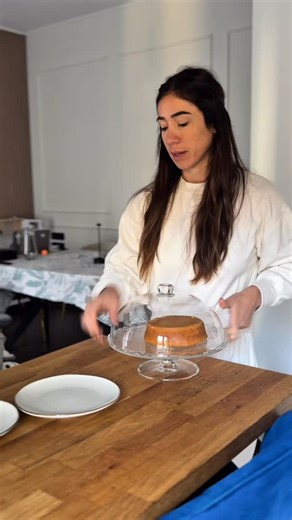 Ricettina della Torta Camilla fai da me (senza zucchero)🥕 • 220 farina di riso • 2 uova • 60g di olio • 1 bustina lievito • 300 g carote • 2 datteri Passaggi⬇️ Frullare carote e datteri, aggiungere olio e amalgamare montare le uova fino a consistenza cremosa e unire per ultimo la farina e il lievito. Se si vuole più dolce aggiungere un cucchino di miele 🍯 Un modo per far mangiare le torte (senza zucchero raffinato) anche ai più piccolini😋 #ricette #tortacamilla | Claudia Fitness Project