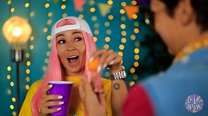 2.3M views · 18K reactions | ME QUEDÉ ATRAPADA EN UN VIDEOJUEGO – "Minecraft" en la vida real por La La Vida ¿Qué pasaría si los videojuegos tuvieran lugar en la vida real? ¿Ganarías en "Temple Run", "Minecraft", "Fruit Ninja", "Candy Crush" en la vida real? Este genial video te ayudará a imaginar eso ;) | La La Vida | Facebook