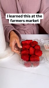 🍓 Paper towel hack keeps your berries fresh #foodhacks #freshproduce #berries #tipsandtricks #lifehacks | Randy & Mandy