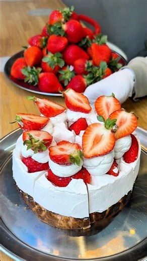 Creamy strawberry Basque cheesecake🍓