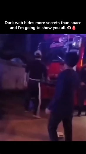 restricted darkweb on Instagram: "Just @restricted.darkweb 日本利用压电瓷砖将脚步转化为电能。这些瓷砖捕捉来自你脚步的动能。当你行走时，你的重量和动作会对瓷砖产生压力。瓷砖会轻微弯曲，从而产生机械应力。瓷砖内部的压电材料将这种应力转化为电能。每一步都会产生少量电荷，而数百万步结合在一起就能产生足够的电力来驱动 LED 灯、数字显示屏和传感器。在像涩谷车站这样繁忙的地方，每天大约有 240 万个脚步为这一系统作出贡献。这些电能可以被储存或立即使用，从而减少对传统电力来源的依赖，并支持可持续的城市基础设施。这种方法将日常运动转化为实用的可再生能源 #日本 #知识 #事实 #你知道吗 #推荐 科技 创新 历史 技术 实验 热门"