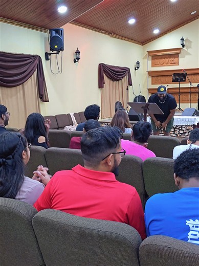Youth Pastor Joke Backfires: Laugh to Make Service End Sooner