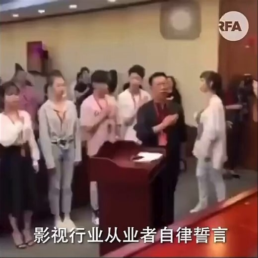 难怪中共做了那么多坏事，都没有一个大陆明星敢站出来批评的，原来全都宣誓效忠于党了。这样看大陆明星和香港明星相比还真是差远了，特别在社会责任感方面更是显而易见。许多香港明星为民发声，不惜硬杠中共政府，而大陆明星大都在闷声发大财，准备移民。可见，大部分受中共奴化教育的人都失去了血性。