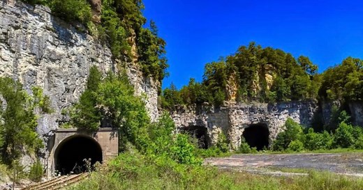 This Abandoned Mine Cave In Kentucky Is Hauntingly Beautiful