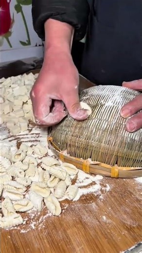 Making Pasta Fast with a Manual Tool for a Better and More Great Cooking Result Now