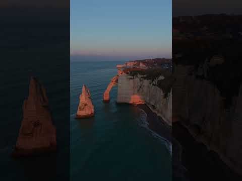 Étretat Cliffs, Normandy | 4K Peaceful Sunset Drone Flight Over France’s Iconic Coastal Cliffs