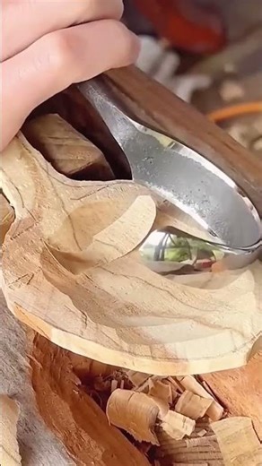 Wooden spoon making process using a planer knife