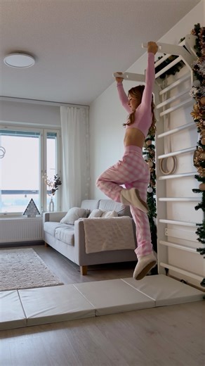 All I want for Christmas is this home gym setup💗 Dear Santa, help me build my strength at home! If you deliver this, I promise to never stop working out again... and by next Christmas, I’ll be able to carry all the gifts myself. You deserve a break!🎀💕 Home gym setup: Nalamoves 💕 shop here: https://nalamoves.shop #fitness #workout #workoutmotivation #calisthenics #fitnessmotivation #strengthtraining #homegym #bodyweighttraining #wallbars #christmas #wishlist #abs #coreworkout #activelifestyle