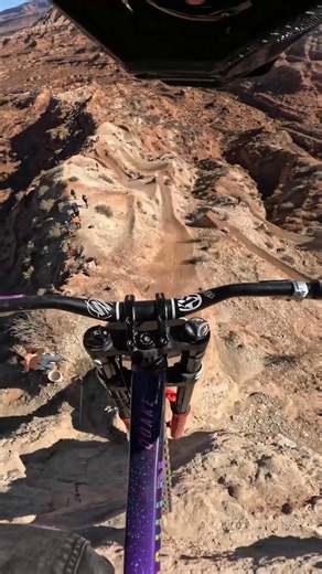 Red Bull Rampage 2025: Robin Goomes macht das Double perfekt! 👑 89,5 Punkte im ersten Run, zwei Backflips, zwei Suicide No Hander – und der Titel bleibt in Neuseeland. 🇳🇿 Hannah Bergemann liefert wilde Lines, Georgia Astle kämpft sich wieder aufs Podium. 🔥 👉 Alle Ergebnisse & Highlights auf www.mtb-news.de | MTB-News.de
