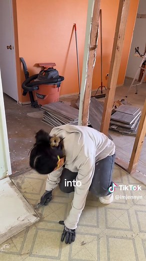 Removing Linoleum Flooring: A DIY Home Renovation Guide