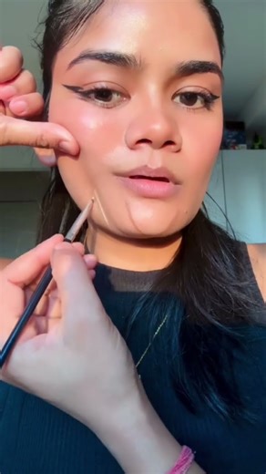 Chin sliming hack🤯#makeup #makeuphacks
