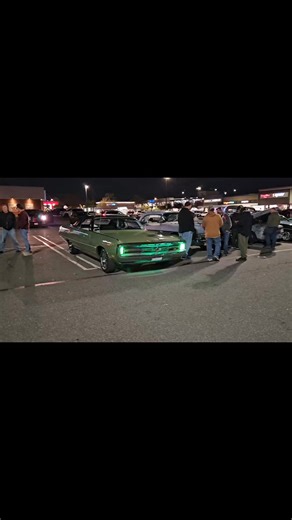 Staten Island Hylan Blvd Cruise Night Legendary Member Anthony Rolling out. #StatenIslandCruiseNight | Legendary Muscle Cars Auto Club NY/NJ