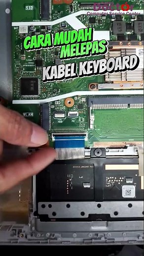 Cara melepas kabel keyboard laptop
