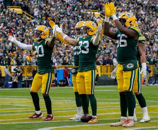Packers troll Vikings' 'Skol' chant post-interception; fans join in