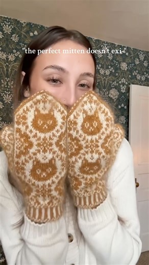 cass 🐑🧵🫶🏻🧶 on Instagram: "obsessed is an understatement 🐱🤍🐟 pattern: @handmade_by_florence Kitten Catch Mittens yarn: @madelinetosh pebble held with silk cloud in paper & glazed pecan #knitting #knittinginspiration #slowfashion"