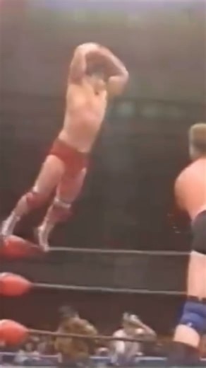 A nice cut from Kobashi and a brilliant attack on Hansen. April 16, 1990, Osaka Prefectural Gymna...