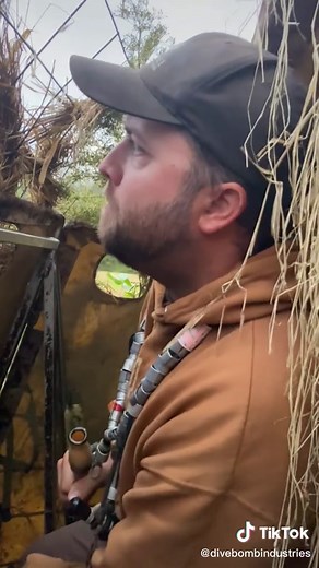 The guys at St. Lawrence outfitters know how to talk them #divebombindustries #divebomb #divebombsquad #fyp #foryou #hunting #waterfowl #waterfowlhunting #duckhuntersoftiktok #duckhunting #geese #goosehunting