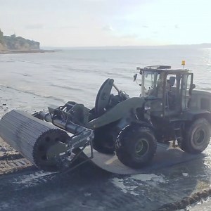 This trail system builds temporary roads for vehicles and people in rough terrain. 🙌 | UNILAD Tech