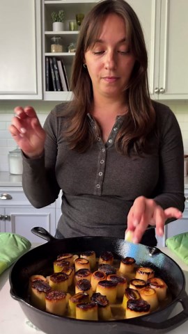 How to Make Melting Leeks with Garlic & Thyme