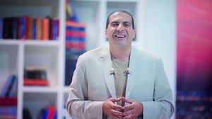 488K views · 2.4K shares | ترامبولين في السماء وآيسلندا في الأرض... بالحرف الواحد في العلم و القرآن. (والسماء ذات الرجع والأرض ذات الصدع) آية يتصدع بسببها الإلحاد . تعريف أينْشتاين للرجع..اكتشاف آيسلندا للصدع. بالحرف الواحد - الحلقة رقم 1 | Amr Khaled | Facebook