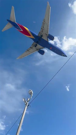 Low 737 landing at KTPA!