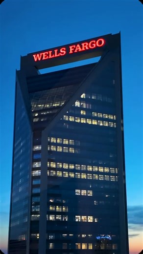 CLTGuide | What do you think of the new visual effects on the @wellsfargo building!? Let us know in the comments below👇 🎥 @wellsfargo | Instagram