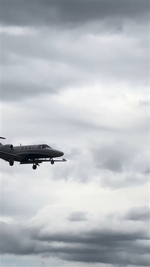 💸 Which private jet really saves your wallet in the long run? In this video, we break down the real cost per mile between the Cirrus Vision Jet, Cessna Citation M2, and Embraer Phenom 100EV — and the results might surprise you. From fuel burn and maintenance to speed, range, and overall efficiency, discover why the Vision Jet is becoming a true game-changer for owner-pilots looking for comfort and cost-effectiveness. ✈️ You’ll learn: ⚙️ Cost per mile comparison of three popular light jets 🧭 Fu