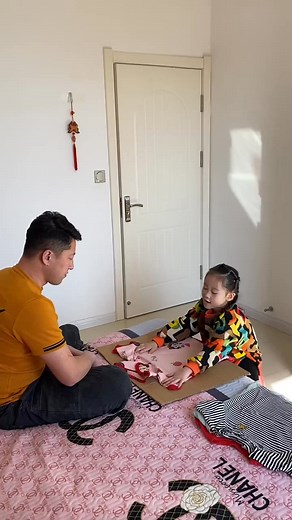 What a great assembly line job, the two of you are so talented. #funnyclips #funyvideo #funniestvideos #comedyvideo #hahaha #funnyvideoclips #funnyvideos #funnypics #funny #funnyfails | Guadalupe Palmer | Facebook