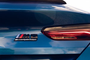 Video: BMW M8 Competition vs BMW M2 Competition drag race