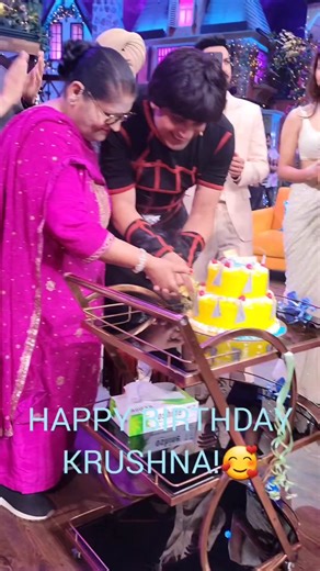🥳HAPPY BIRTHDAY to one of the sweetest people in the world! And oh, so talented !!😍 May you always stay happy and smiling the way I always see you, dedicated to your work and craft, never giving anything but a 💯 % to whatever you do! God bless you... Love you, Krushna! ❤️🤗 This is #behindthescenes of our celebration last night on set with the cast and crew of #thekapilsharmashow As usual, @kapilsharma regaled us with full-on entertainment, and @krushna30 and @kikusharda were eating and danci